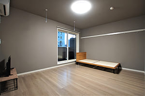 洋室（家具・家電付住戸、302号室）