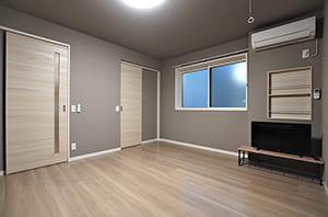洋室（家具・家電付住戸、302号室）